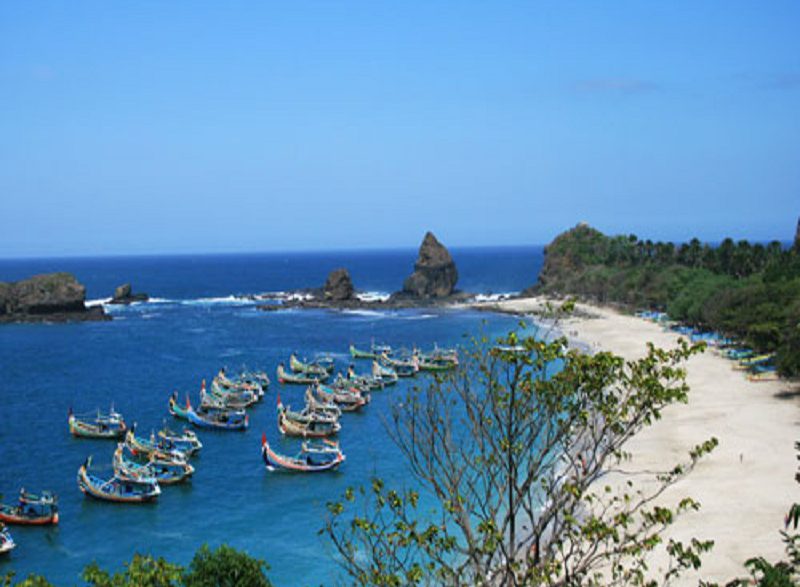 Wisata Pantai Papuma Jember