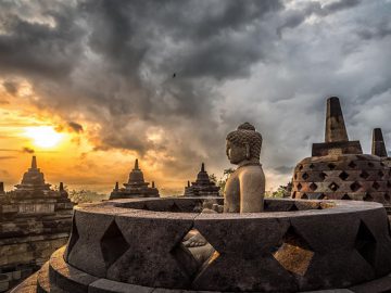 tempat-bersejarah-dan-paling-eksotis-untuk-menyaksikan-sunset-di-tanah-air