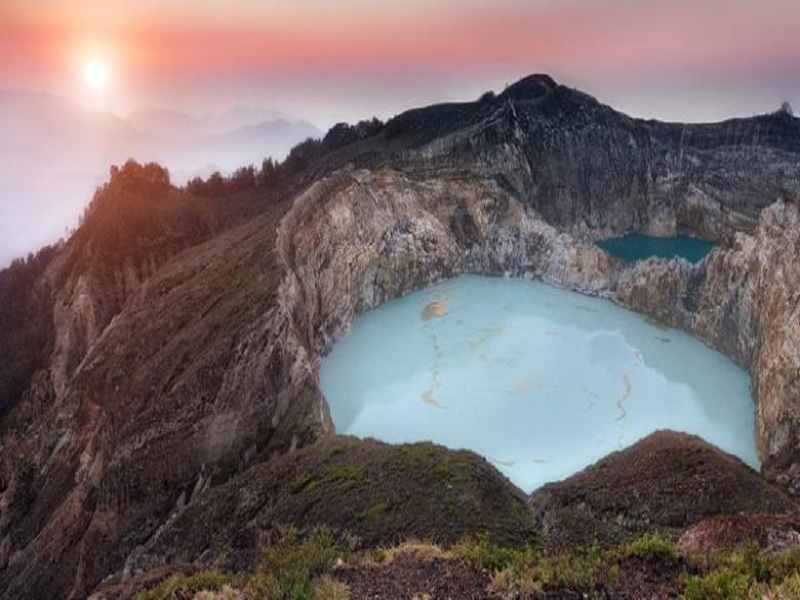 Keindahan Danau 3 Warna  Di Gunung  Kelimutu