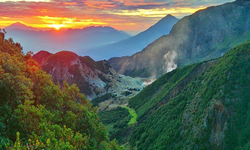 Keindahan Gunung Papandayan Jawa Barat