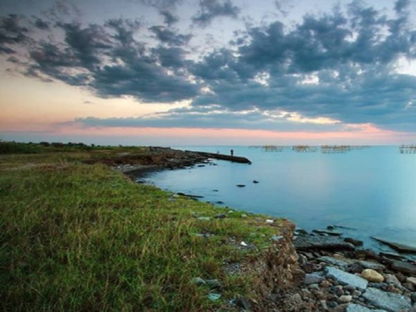 Keindahan Pantai Baruna Semarang
