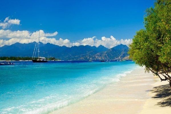 Keindahan Pantai Senggigi Lombok