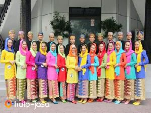 pakaian adat Jakarta yang kerap digunakan oleh masyarakat Betawi