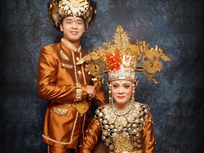 baju-adat-indonesia-paling-unik-dan-memukau-banyak-orang3