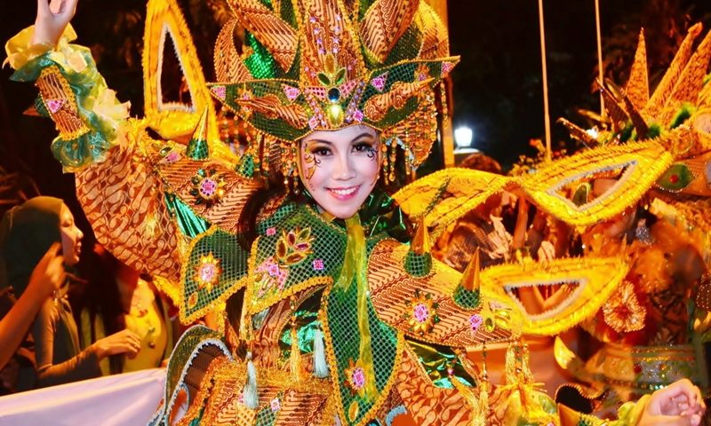contoh-budaya-hingga-meriahnya-solo-batik-carnival-2017