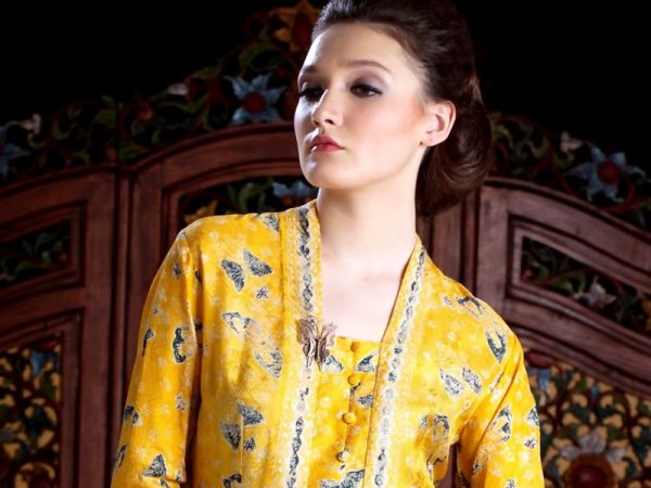 menghadiri-acara-cobalah-memilih-baju-adat-madura